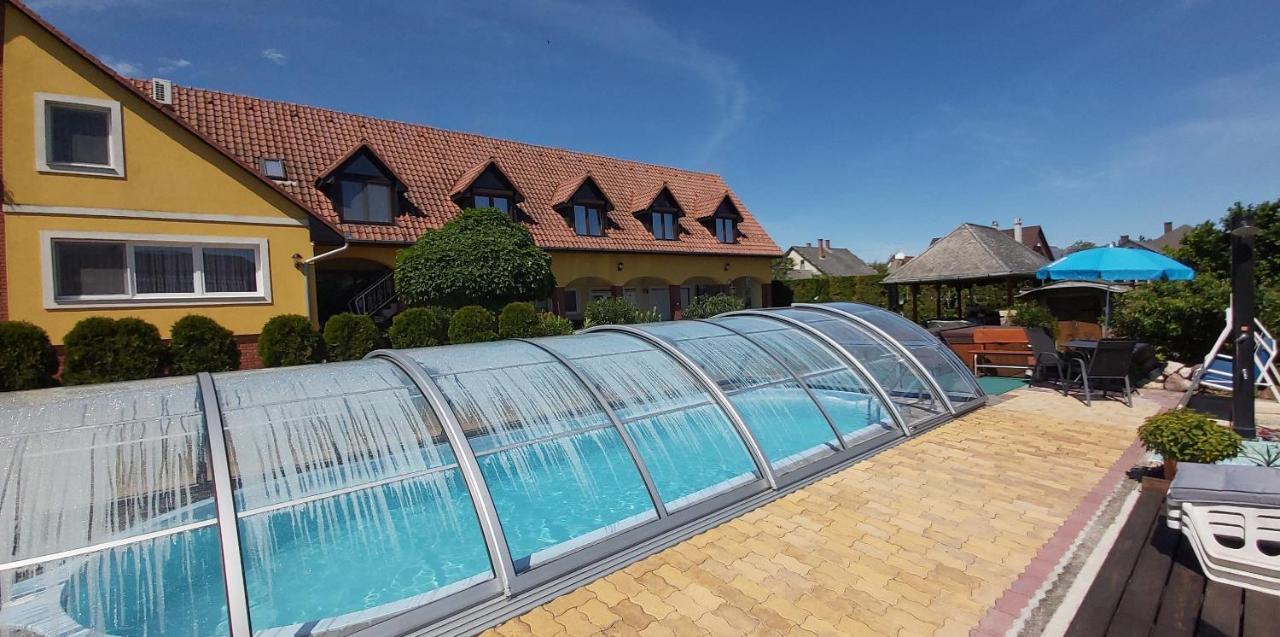 Holp Panzio Hotel Balatonföldvár Exterior foto