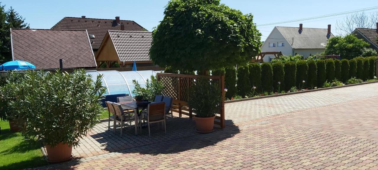 Holp Panzio Hotel Balatonföldvár Exterior foto