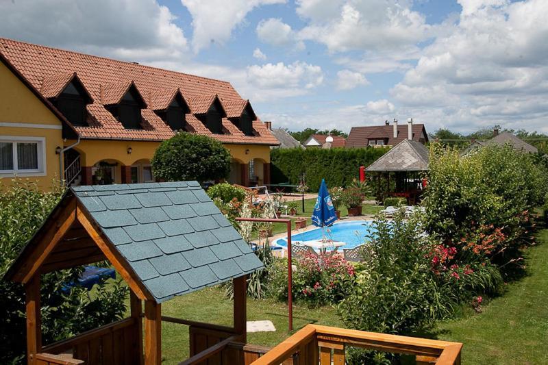 Holp Panzio Hotel Balatonföldvár Exterior foto
