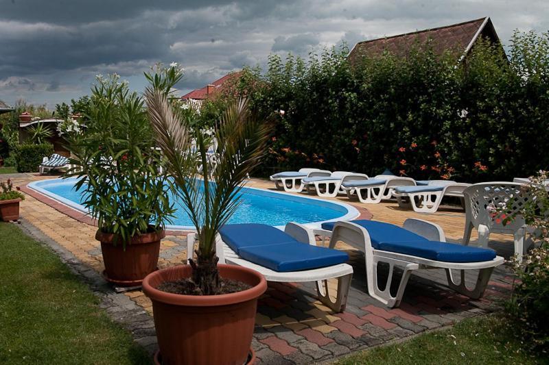 Holp Panzio Hotel Balatonföldvár Exterior foto