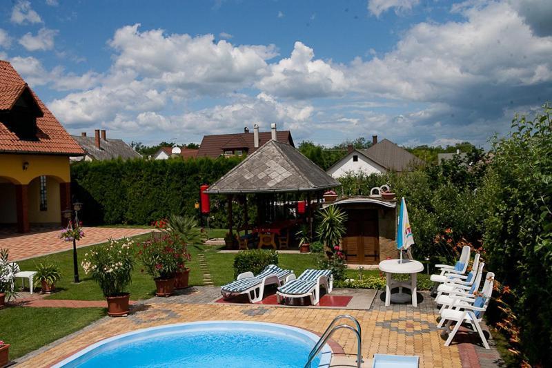 Holp Panzio Hotel Balatonföldvár Exterior foto