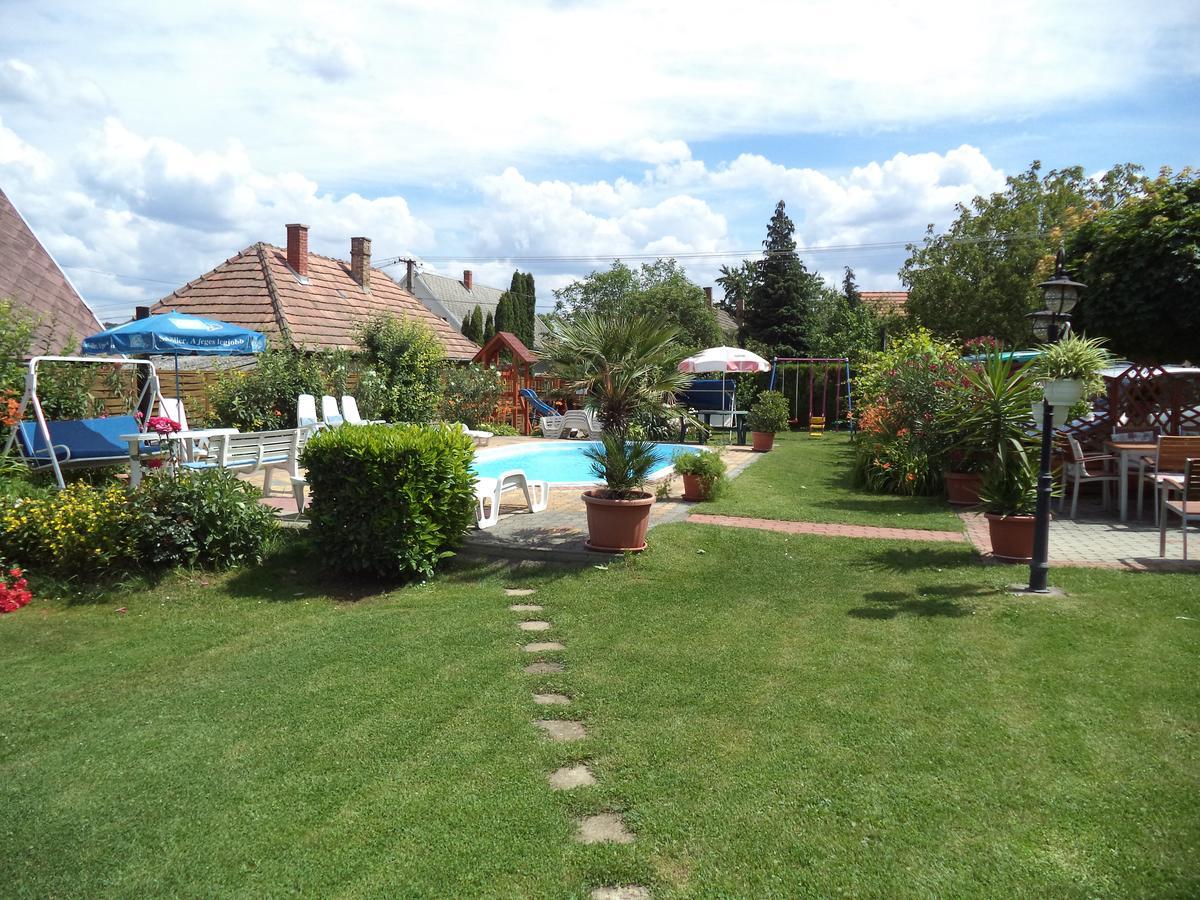 Holp Panzio Hotel Balatonföldvár Exterior foto