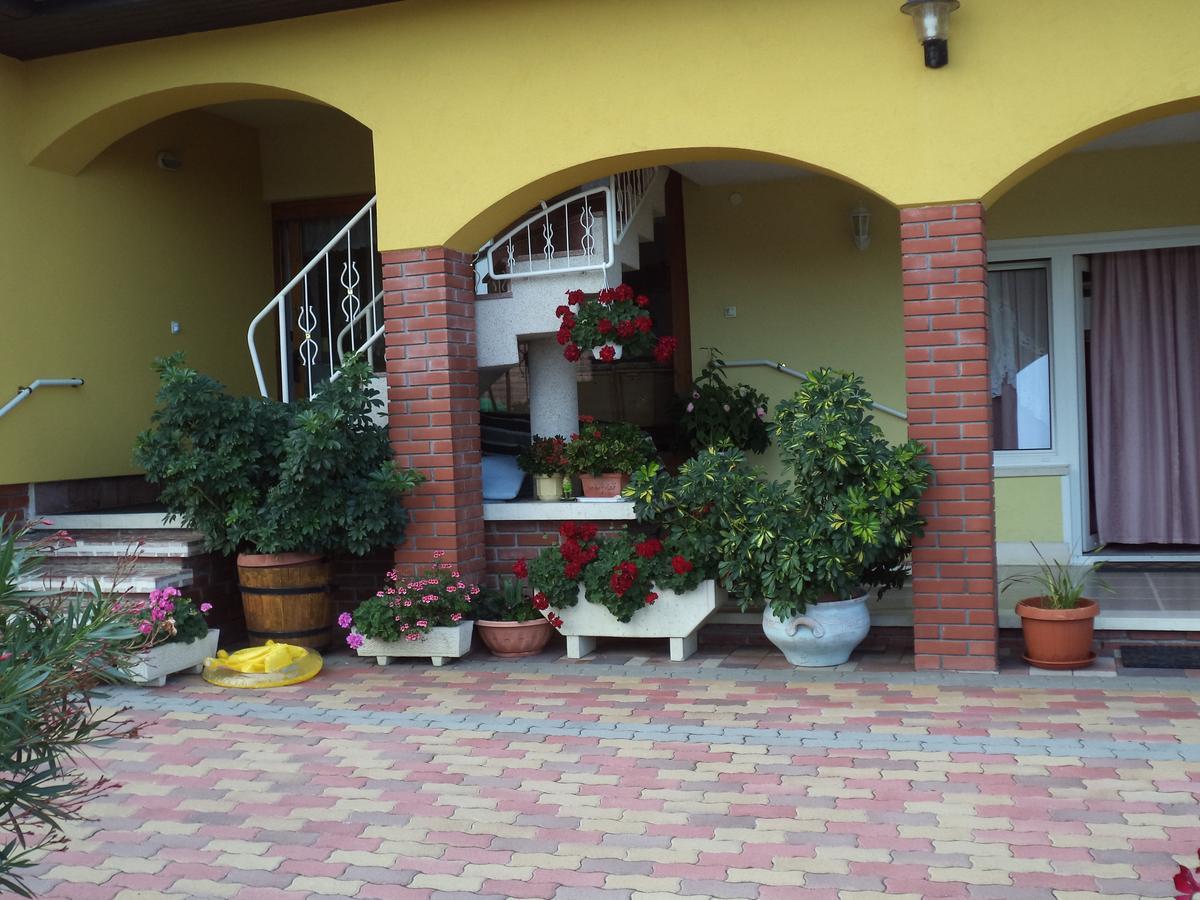 Holp Panzio Hotel Balatonföldvár Exterior foto