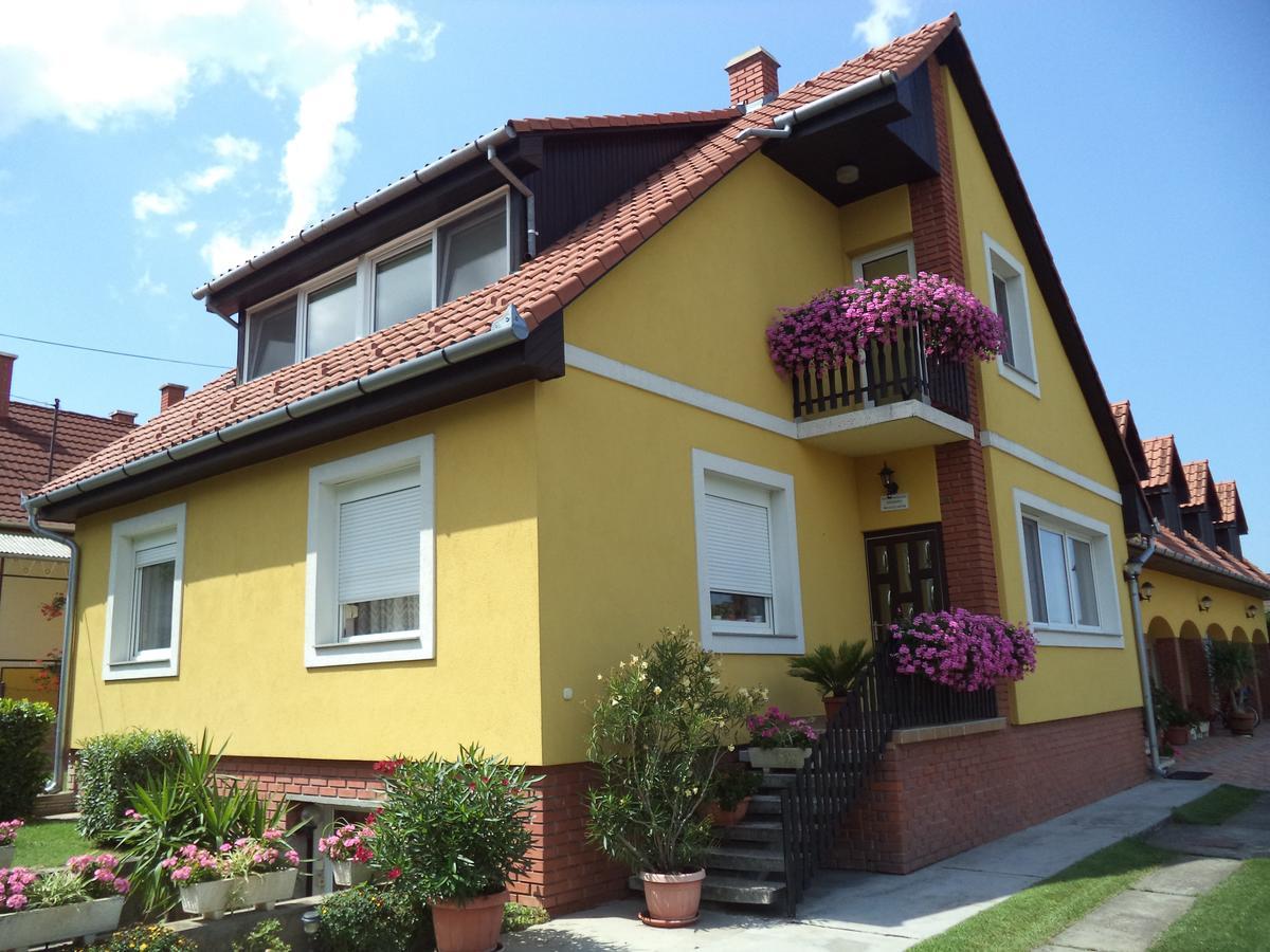 Holp Panzio Hotel Balatonföldvár Exterior foto