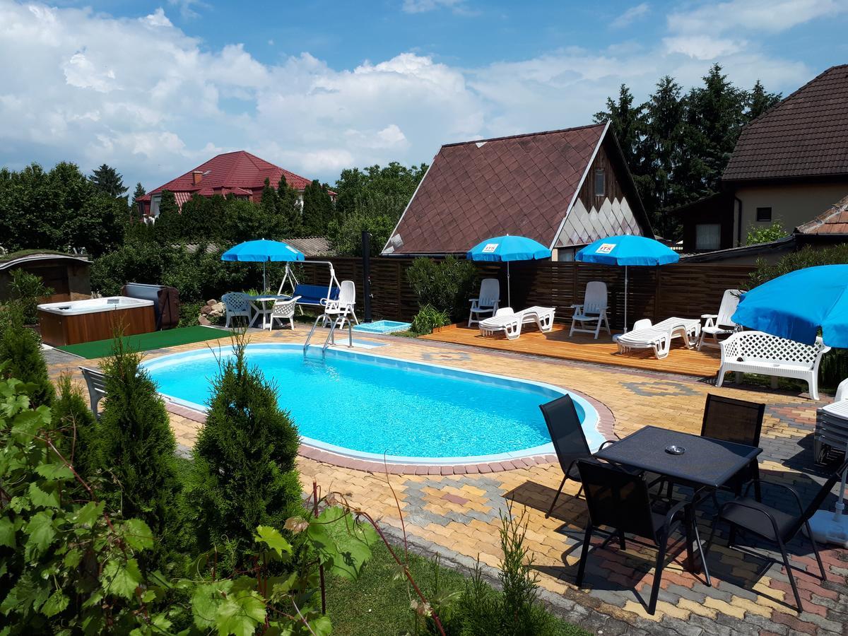 Holp Panzio Hotel Balatonföldvár Exterior foto