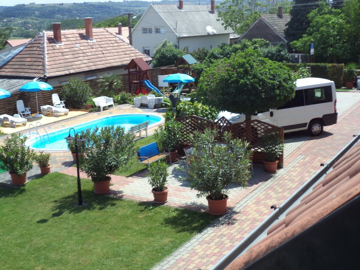 Holp Panzio Hotel Balatonföldvár Exterior foto